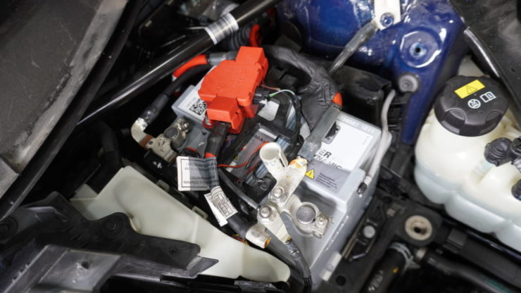 MINI ミニ F60 クロスオーバー クーパー SE 補機 バッテリー 交換 寿命 劣化 純正 採用 VARTA バルタ 