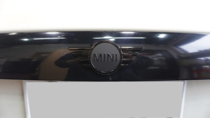 MINI ミニ F55 F56 F57 メッキ部分 ブラックアウト 黒く テールライトリング  エンブレム