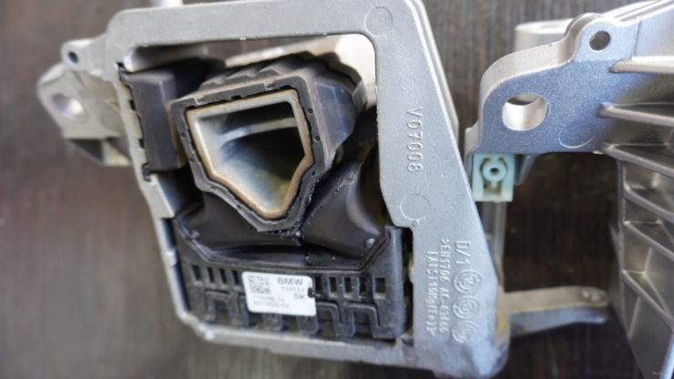 MINI ミニ F54 F55 F56 F57 F60 エンジンマウント ペンドラムサポート 劣化 下がる 交換 アイドリング 異音 振動