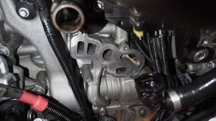 MINI ミニ F54 F55 F56 F57 F60 オイルフィルターハウジング オイル漏れ 冷却水漏れ クーラント漏れ 修理 交換