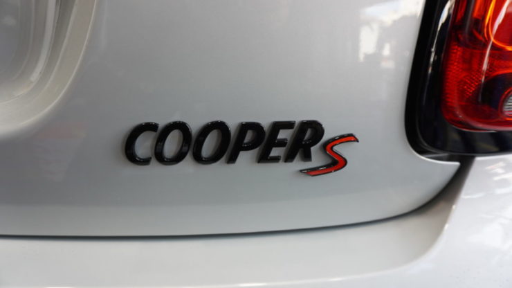 MINI ミニ F55 F56 ブラックアウト ウェストラインフィニッシャー ウィンドウモール ドアハンドル フューエルリッド LCI2 サイド ウィンカー ターンインジケーター フロント スプリッターエンブレム 