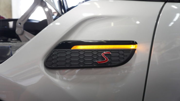 MINI ミニ F55 F56 ブラックアウト ウェストラインフィニッシャー ウィンドウモール ドアハンドル フューエルリッド LCI2 サイド ウィンカー ターンインジケーター フロント スプリッターエンブレム 