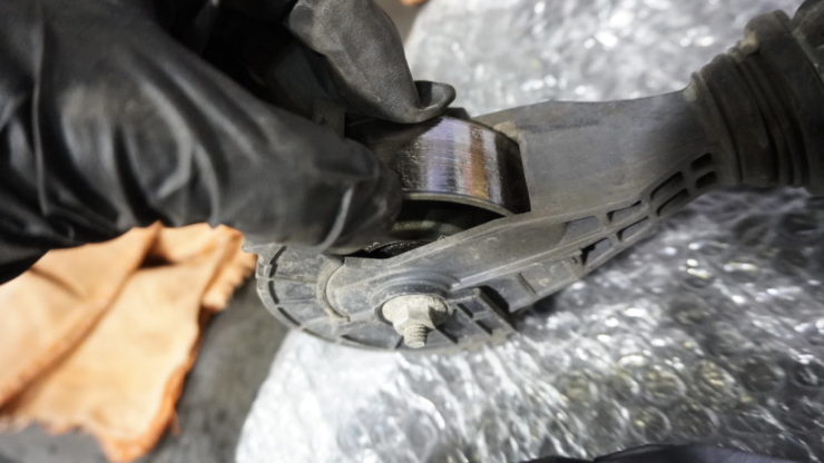 MINI ミニ R55 R56 R57 R58 R59 R60 R61 ウォーターポンプ フリクションホイール 異音 オーバーヒート  交換