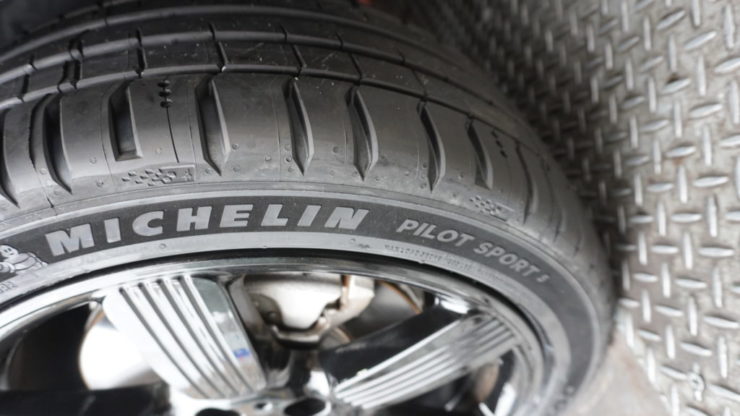 MINI ミニ F55 F56 F57 タイヤ 交換 ミシュラン パイロットスポーツ5 PS5 グリップ ドライ ウェット 路面 大雨 劣化 ひび割れ すり減った ミゾ 溝 浅い